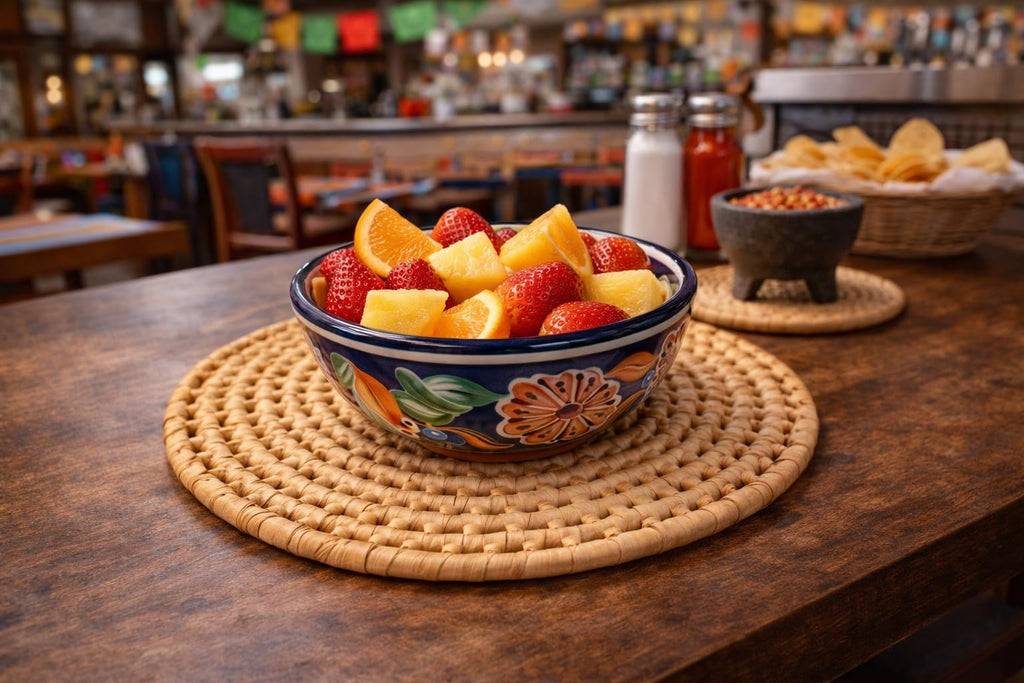 DreamCo Supplies Handwoven Palm Fiber Placemats & Coasters Set – Set of 4 Placemats 12in (30cm) & 4 Drink Coasters 6in (15cm) – Round Boho Natural Straw Table Decor for Dining & Kitchen